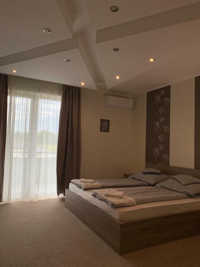 Váci Vendégház Nyíregyháza Exterior foto